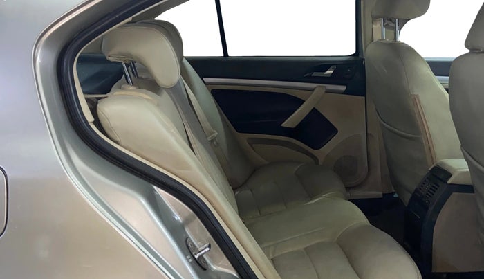 2013 Skoda Laura AMBIENTE 1.9 TDI MT, Diesel, Manual, 1,12,025 km, Right Side Rear Door Cabin