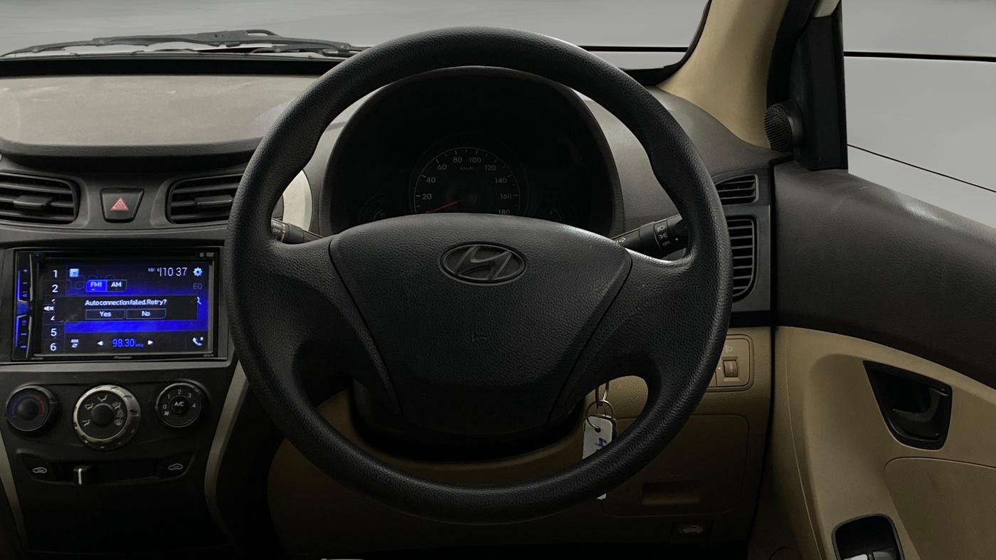 2017 Hyundai Eon MAGNA +, Petrol, Manual, 76,339 km, Steering Wheel Close Up