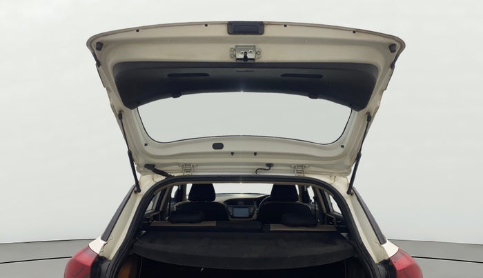 2016 Hyundai Elite i20 ASTA 1.2 (O), Petrol, Manual, 1,03,768 km, Boot Door Open