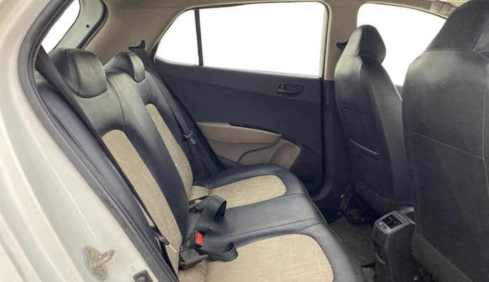 2017 Hyundai Grand i10 MAGNA AT 1.2 KAPPA VTVT, Petrol, Automatic, 18,660 km, Right Side Rear Door Cabin