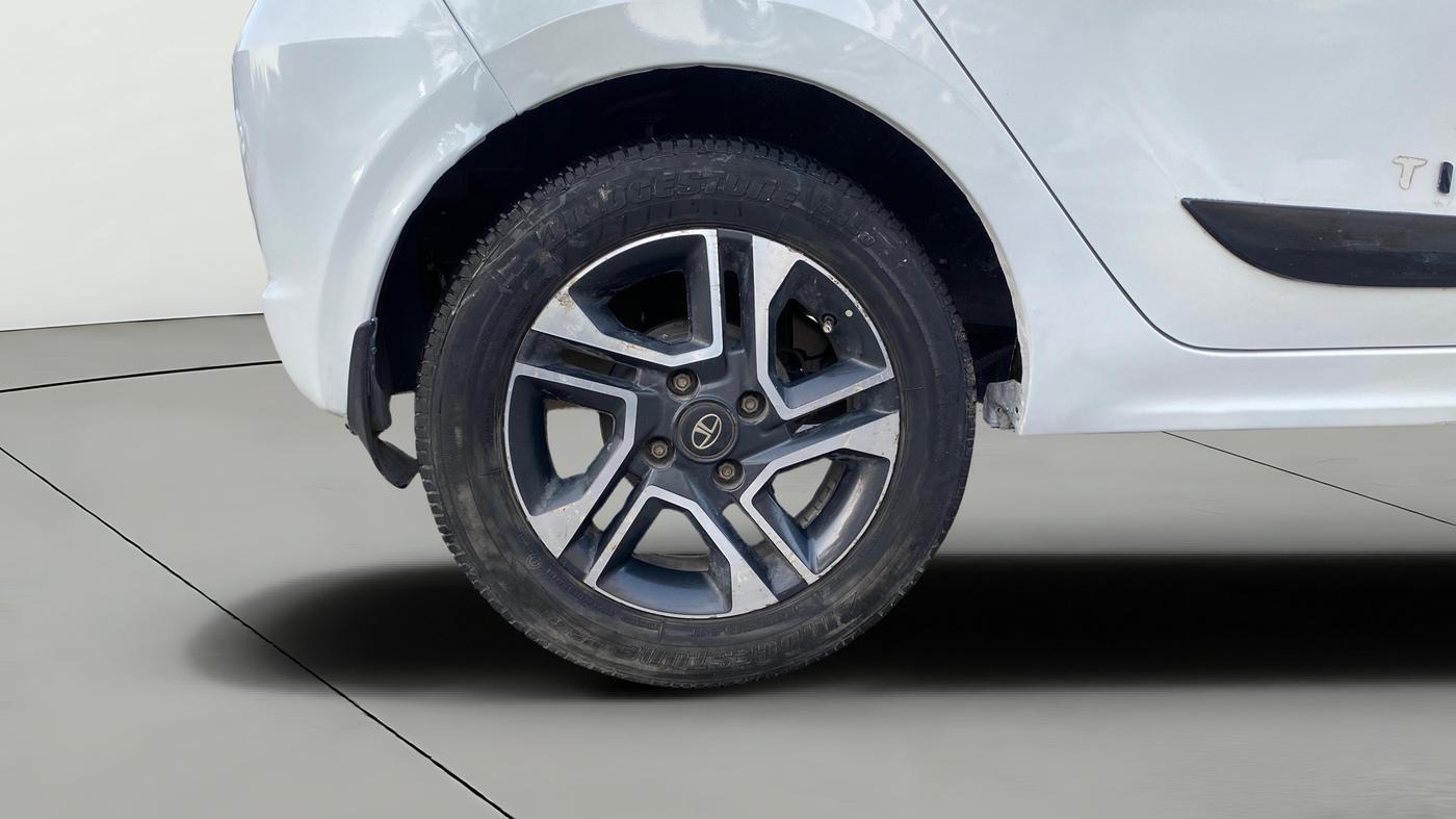 2019 Tata Tiago XZ PLUS PETROL, CNG, Manual, 1,02,379 km, Right Rear Wheel