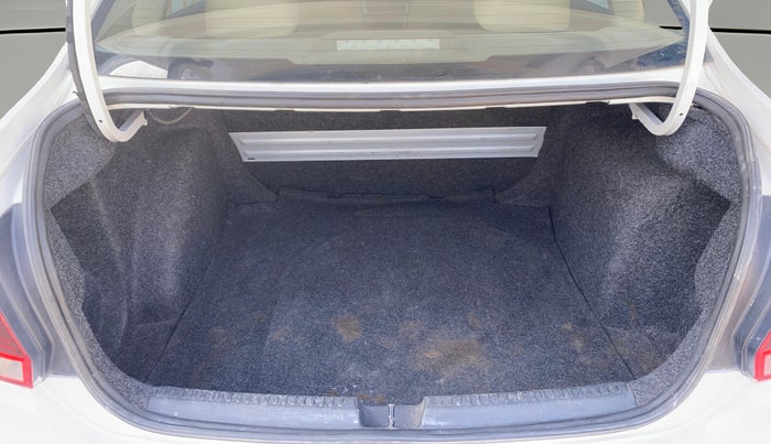 2018 Volkswagen Vento HIGHLINE PLUS 1.5 AT 16 ALLOY, Diesel, Automatic, 1,31,512 km, Boot Open Zoomed View