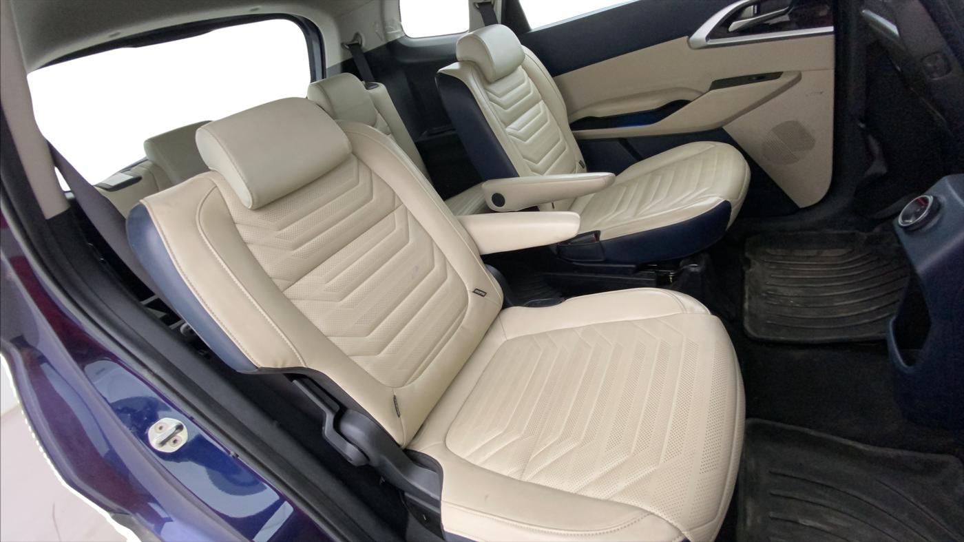 2022 KIA CARENS LUXURY PLUS 1.5 DIESEL AT 6 STR, Diesel, Automatic, 84,964 km, Right Side Rear Door Cabin