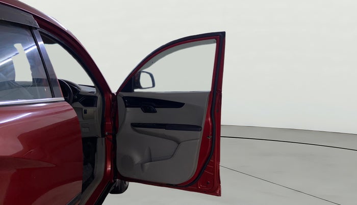 2016 Mahindra Kuv100 K4 6 STR, Petrol, Manual, 53,834 km, RHS Front Door