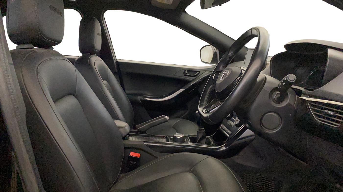 2023 Tata NEXON XZ PLUS PETROL DARK EDITION, Petrol, Manual, 36,979 km, Right Side Front Door Cabin