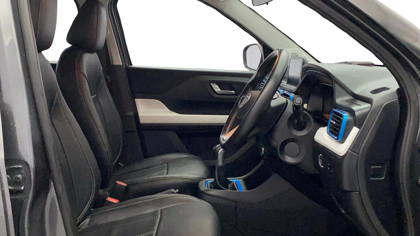 2023 Tata PUNCH CREATIVE  MT, Petrol, Manual, 15,658 km, Right Side Front Door Cabin
