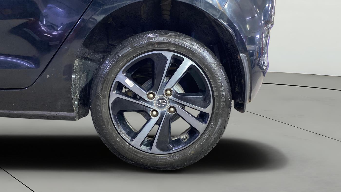 2022 Tata ALTROZ XZA PLUS DARK EDTION, Petrol, Automatic, 10,933 km, Left Rear Wheel