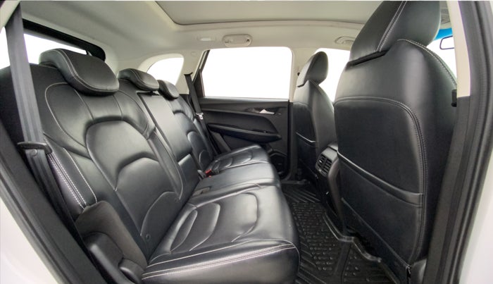 2022 MG HECTOR SHARP 1.5 CVT PETROL DUAL TONE, Petrol, Automatic, 47,803 km, Right Side Rear Door Cabin