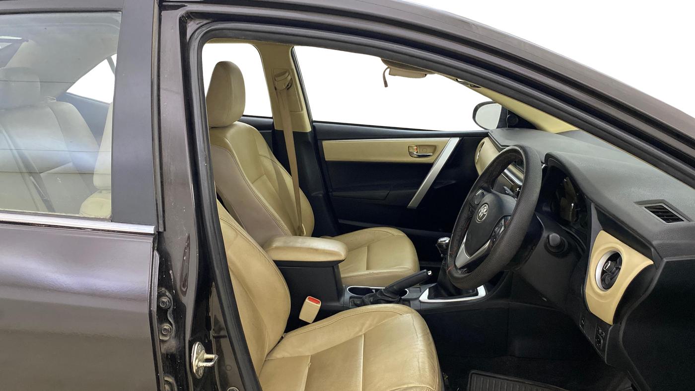 2017 Toyota Corolla Altis GL PETROL, Petrol, Manual, 73,814 km, Right Side Front Door Cabin