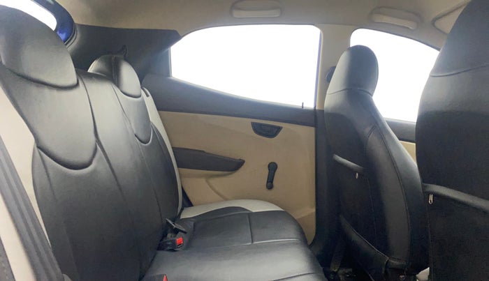 2016 Hyundai Eon MAGNA + AIRBAG, Petrol, Manual, 72,191 km, Right Side Rear Door Cabin