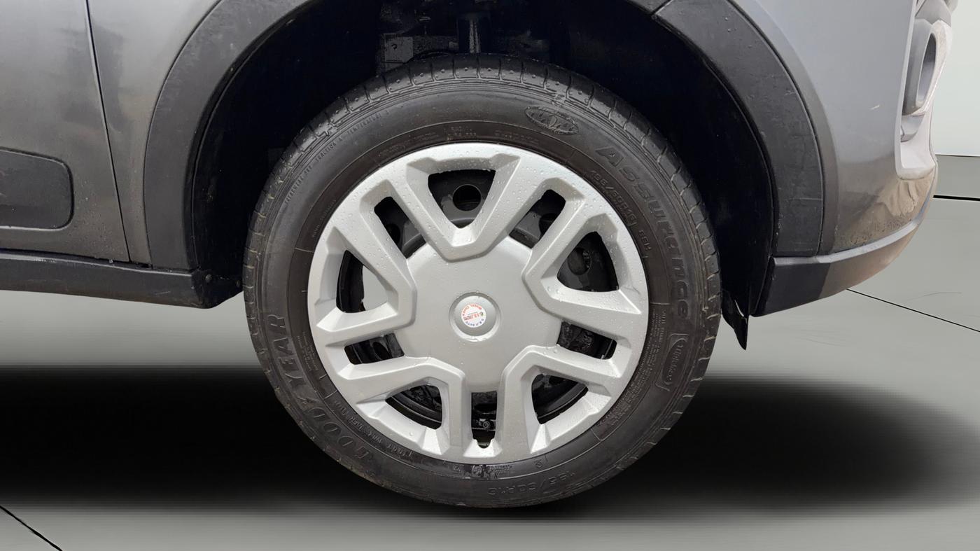 2022 Tata NEXON XE PETROL, Petrol, Manual, 42,073 km, Right Front Wheel