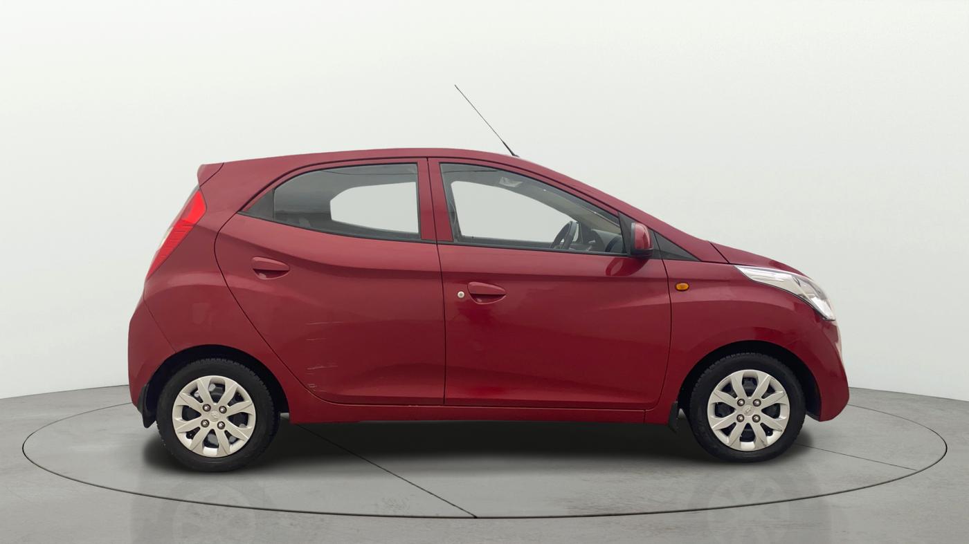 2017 Hyundai Eon SPORTZ, Petrol, Manual, 16,551 km, Right Side View