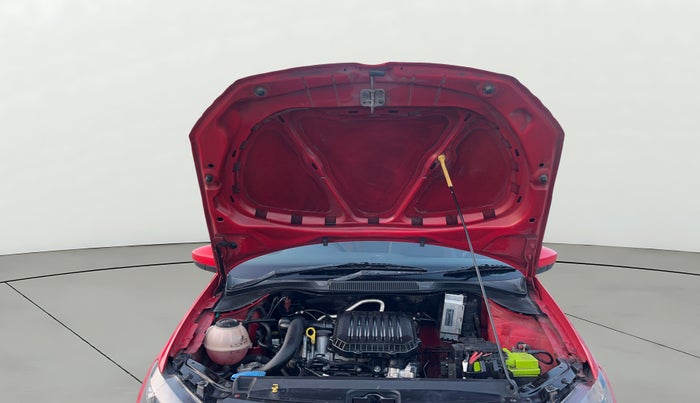 2018 Volkswagen Polo HIGHLINE PLUS 1.0 16 ALLOY, Petrol, Manual, 1,11,152 km, Open Bonet