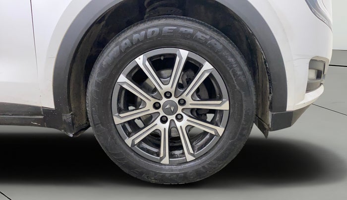 2021 Mahindra XUV700 AX 7 LUXURY D AT 7 STR, Diesel, Automatic, 92,703 km, Right Front Wheel