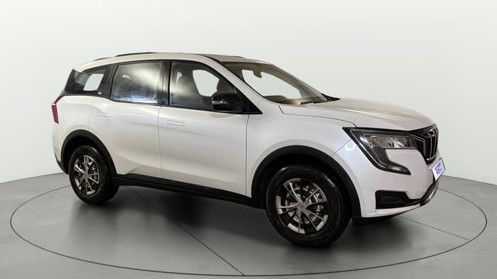 2022 Mahindra XUV700 MX P MT 5 STR, Petrol, Manual, 20,077 km, Right Front Diagonal