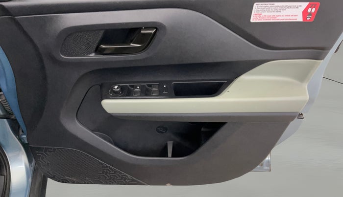 2022 Tata PUNCH ADVENTURE AMT, Petrol, Automatic, 16,344 km, Driver Side Door Panels Control