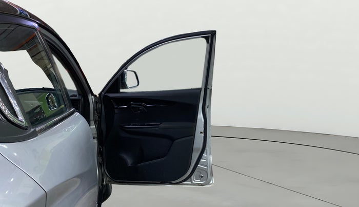 2018 Mahindra KUV 100 NXT K8 P 6 STR, Petrol, Manual, 65,662 km, RHS Front Door