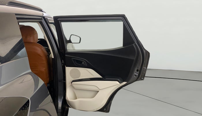 2024 Mahindra XUV 3XO MX3 1.5 Turbo Diesel Autoshift Plus, Diesel, Automatic, 14,405 km, RHS Rear Door