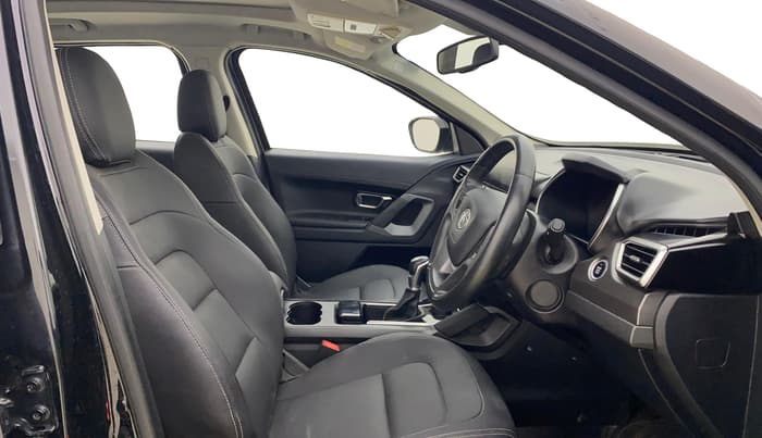 2020 Tata Harrier XZA PLUS 2.0L, Diesel, Automatic, 44,628 km, Right Side Front Door Cabin
