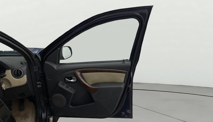 2014 Renault Duster 110 PS RXZ 4X4 MT DIESEL, Diesel, Manual, 1,69,999 km, RHS Front Door