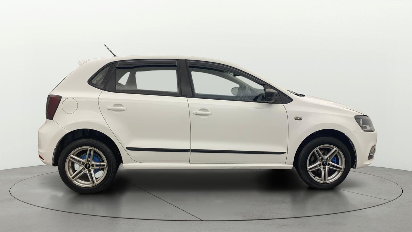 2015 Volkswagen Polo COMFORTLINE 1.2L, Petrol, Manual, 1,23,456 km, Right Side View
