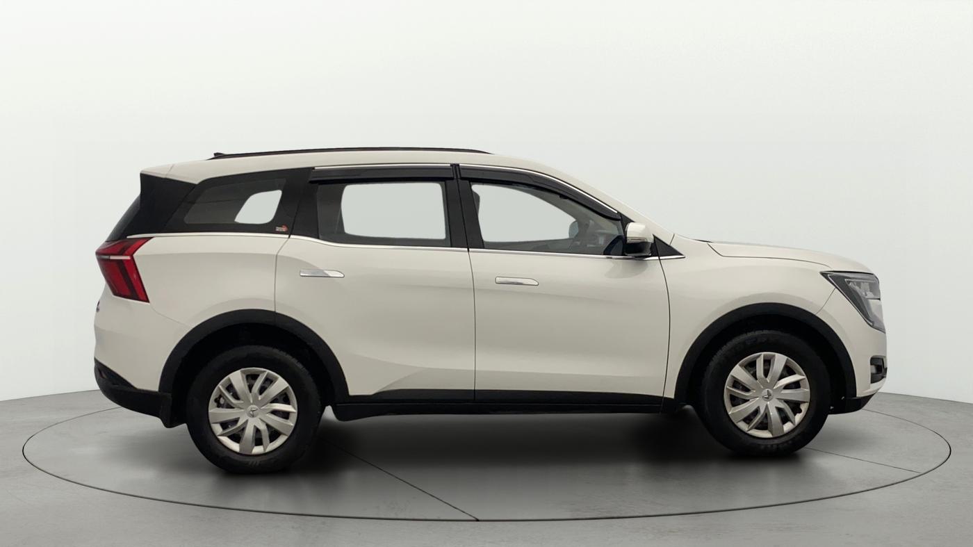 2022 Mahindra XUV700 MX D MT 5 STR, Diesel, Manual, 65,165 km, Right Side View