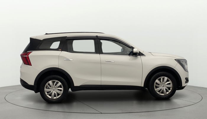 2022 Mahindra XUV700 MX D MT 5 STR, Diesel, Manual, 65,165 km, Right Side View