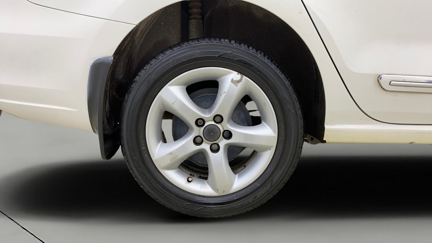 2014 Skoda Rapid ELEGANCE 1.6 MPI AT, Petrol, Automatic, 62,543 km, Right Rear Wheel