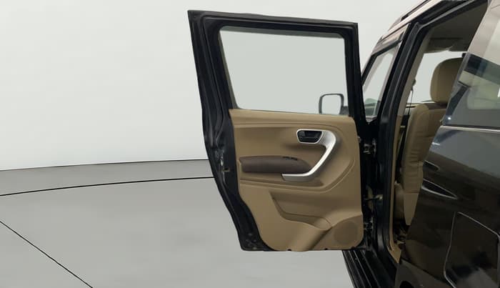 2016 Mahindra TUV300 T8, Diesel, Manual, 1,26,142 km, LHS Rear Door