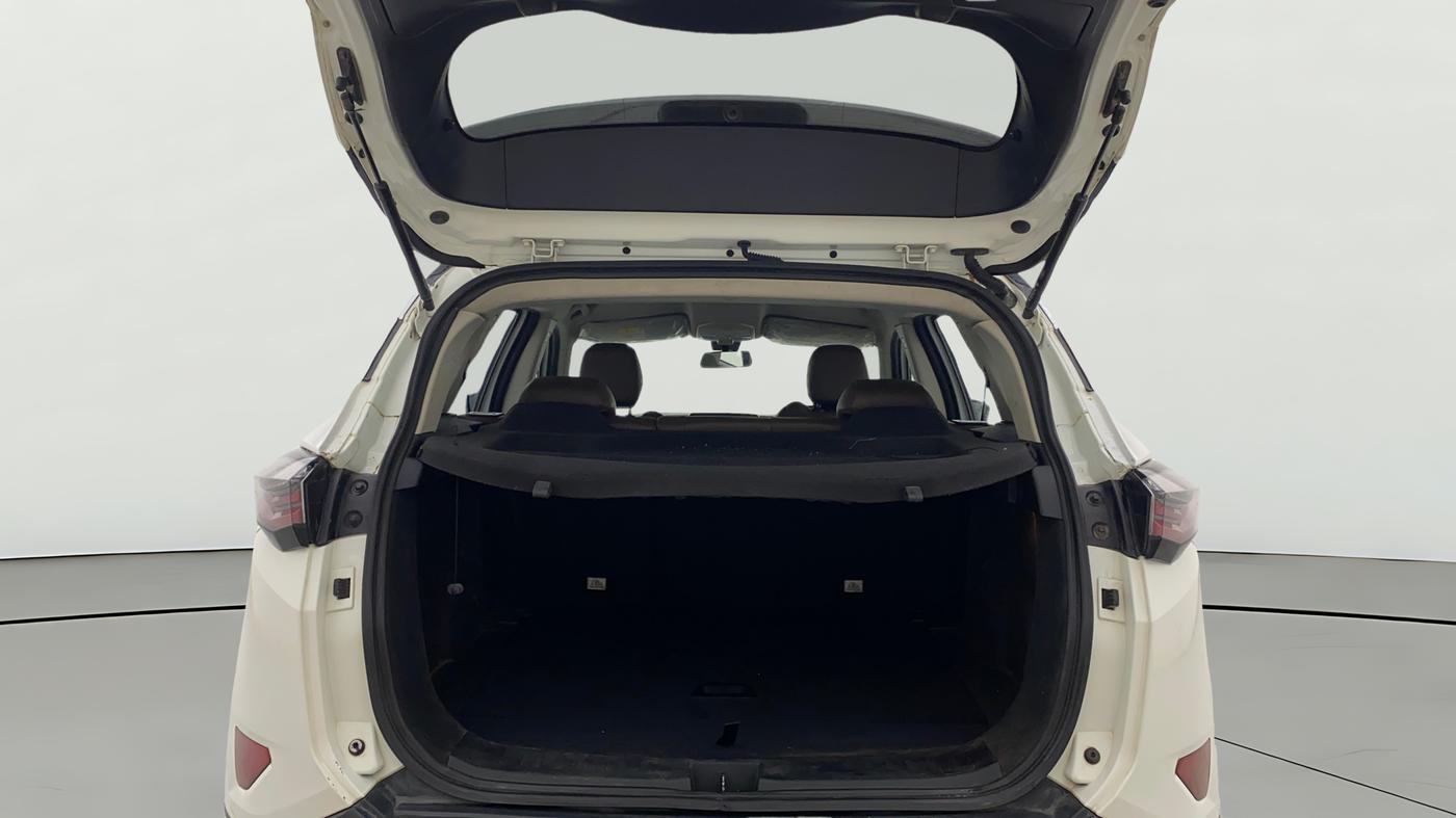 2020 Tata Harrier XZA 2.0L, Diesel, Automatic, 60,444 km, Boot Door Open