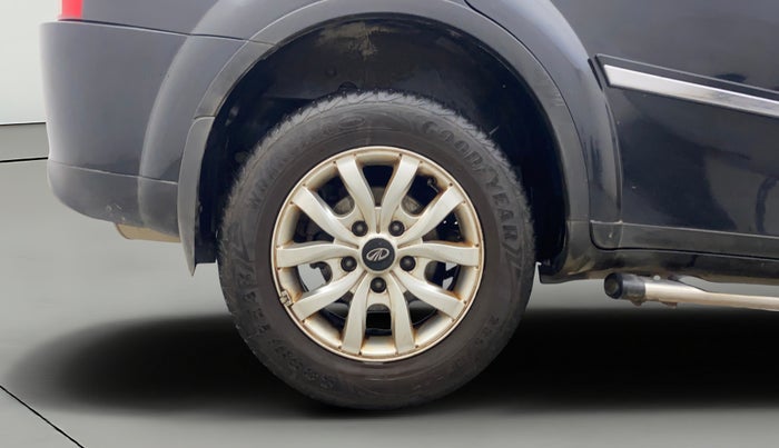 2016 Mahindra XUV500 W10 AT, Diesel, Automatic, 82,399 km, Right Rear Wheel