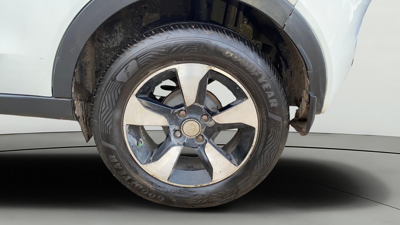 2018 Tata NEXON XZ PLUS PETROL DUAL TONE, Petrol, Manual, 86,988 km, Left Rear Wheel