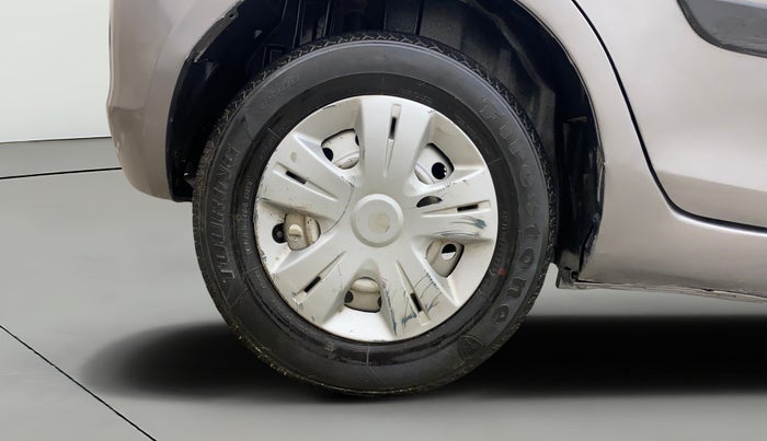 2013 Maruti Swift LDI, Diesel, Manual, 1,09,130 km, Right Rear Wheel