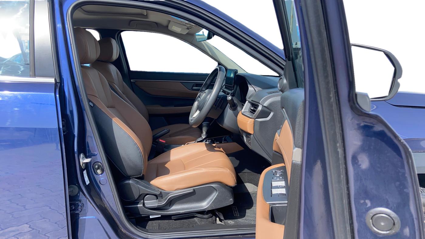 2024 Honda ELEVATE ZX CVT, Petrol, Automatic, 19,995 km, Right Side Front Door Cabin