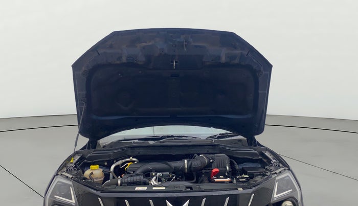 2024 Mahindra XUV 3XO AX5L 1.2 TGDi, Petrol, Manual, 11,453 km, Open Bonet