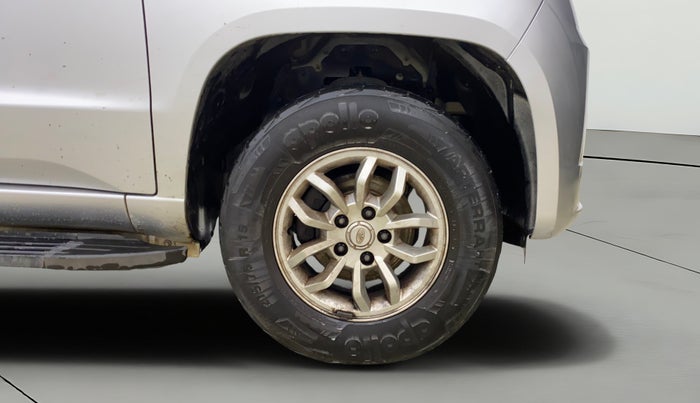 2015 Mahindra TUV300 T8, Diesel, Manual, 28,048 km, Right Front Wheel