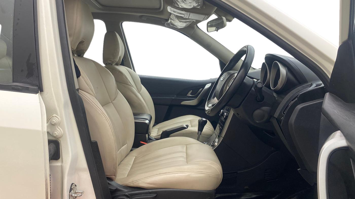 2021 Mahindra XUV500 W9 AT, Diesel, Automatic, 66,102 km, Right Side Front Door Cabin