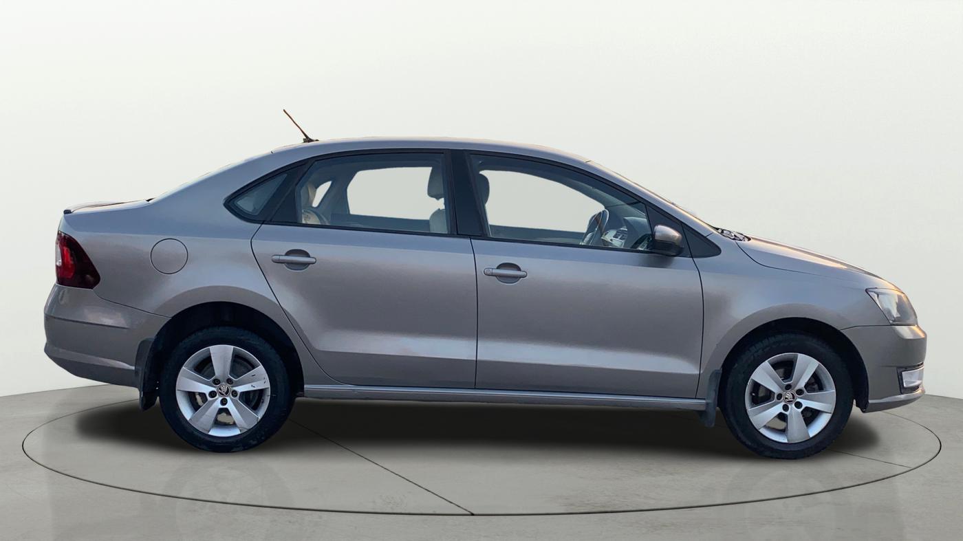 2017 Skoda Rapid AMBITION 1.5 TDI, Diesel, Manual, 1,21,731 km, Right Side View