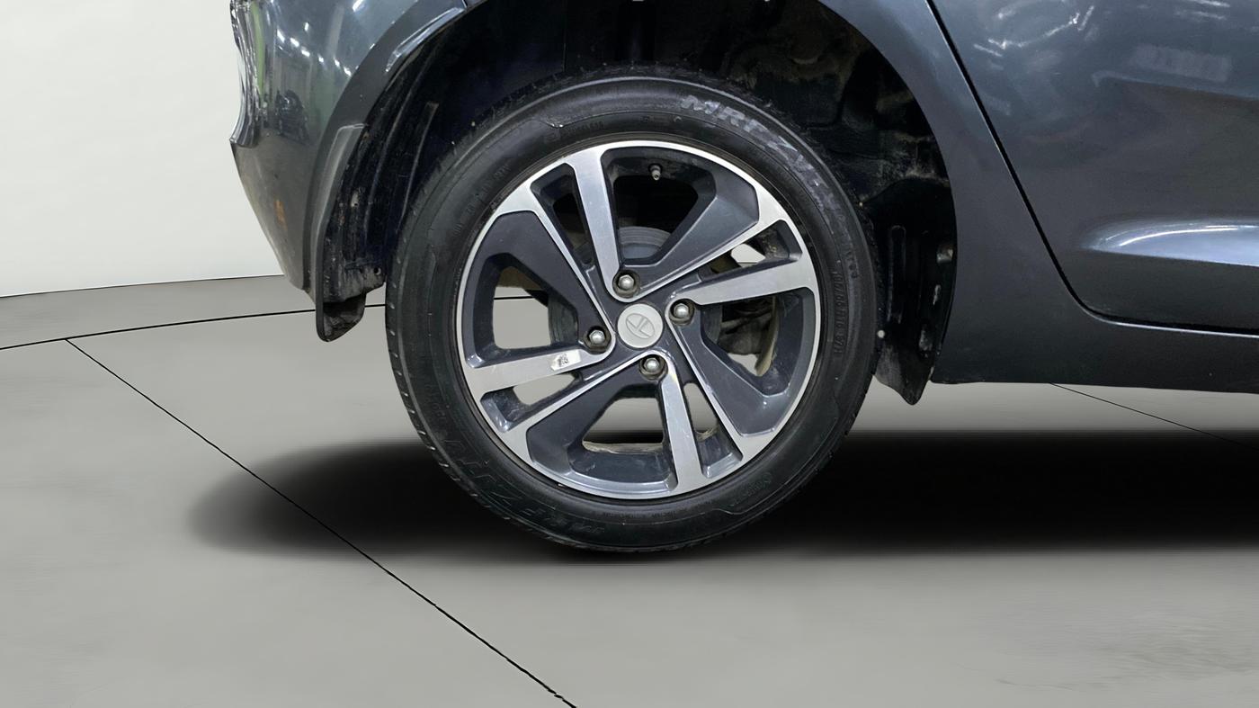 2021 Tata ALTROZ XZ PETROL, Petrol, Manual, 22,071 km, Right Rear Wheel
