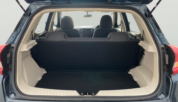 2023 Mahindra XUV300 W6 1.2 PETROL AMT, Petrol, Automatic, 16,670 km, Boot Open Zoomed View