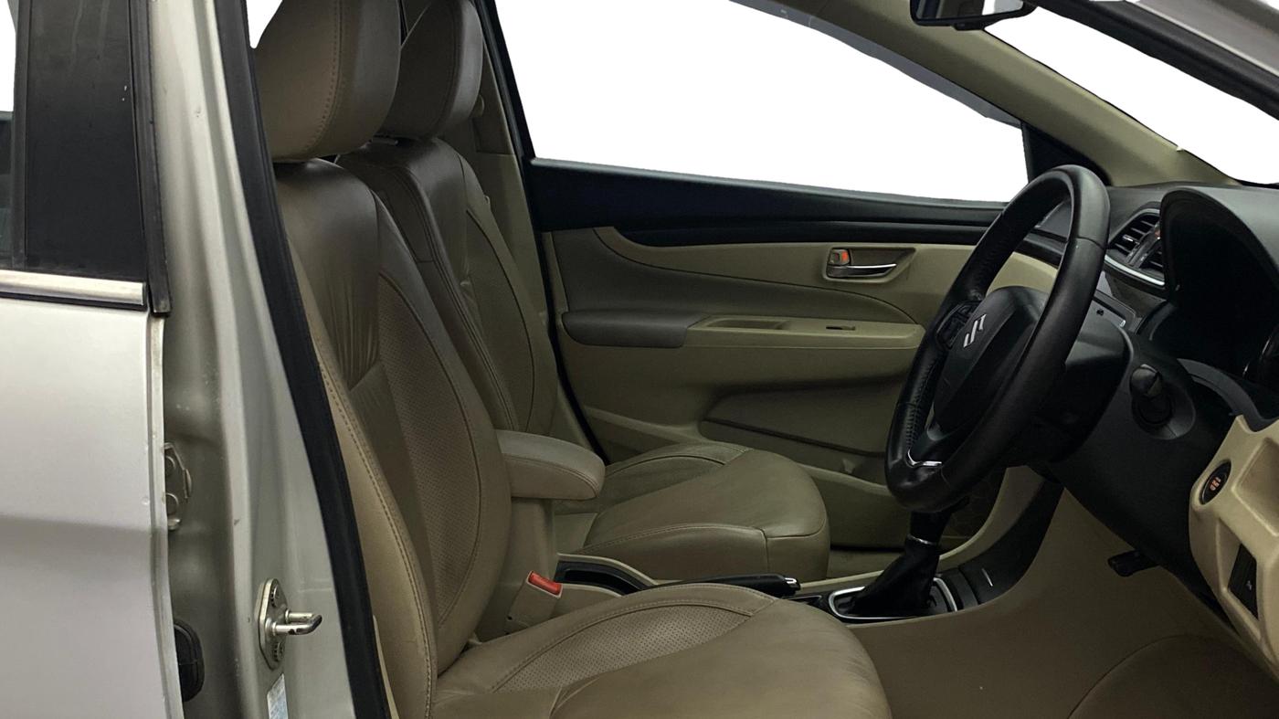 2017 Maruti Ciaz ALPHA  AT 1.4  PETROL, Petrol, Automatic, 1,23,222 km, Right Side Front Door Cabin