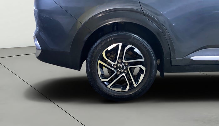 2022 KIA CARENS LUXURY PLUS 1.4 PETROL DCT 7 STR, Petrol, Automatic, 35,201 km, Right Rear Wheel