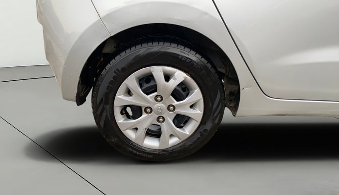 2016 Hyundai Grand i10 MAGNA AT 1.2 KAPPA VTVT, CNG, Automatic, 81,411 km, Right Rear Wheel