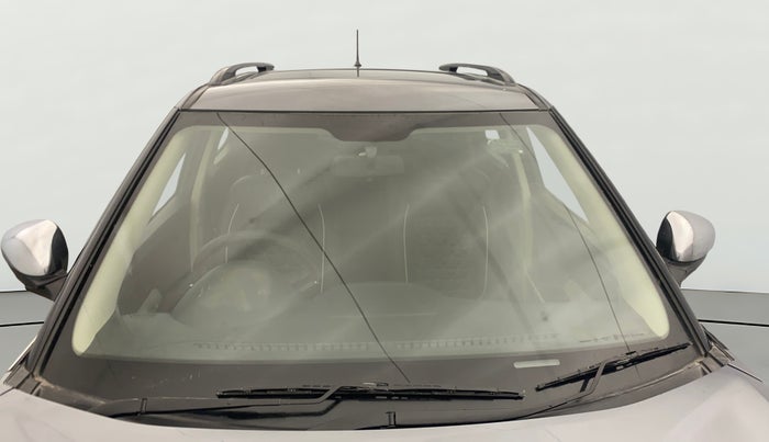 2022 Mahindra XUV300 W6 1.2 PETROL, Petrol, Manual, 18,846 km, Front Windshield