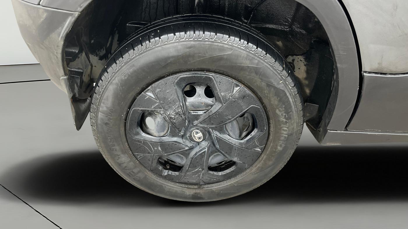 2022 Tata PUNCH ADVENTURE AMT, Petrol, Automatic, 24,678 km, Right Rear Wheel