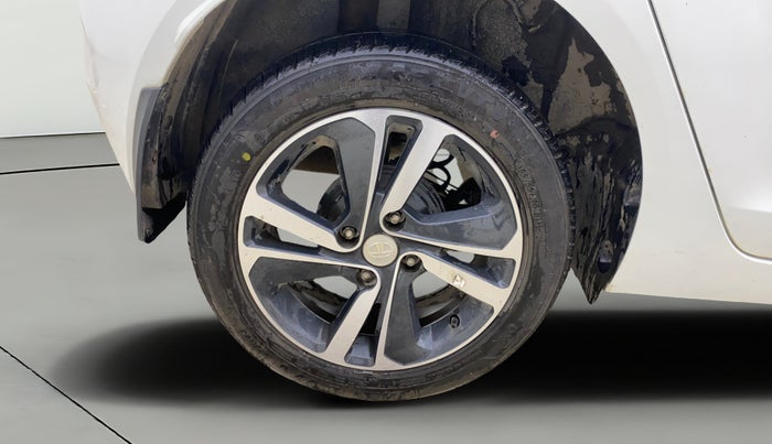 2021 Tata ALTROZ XZ PETROL, Petrol, Manual, 24,310 km, Right Rear Wheel