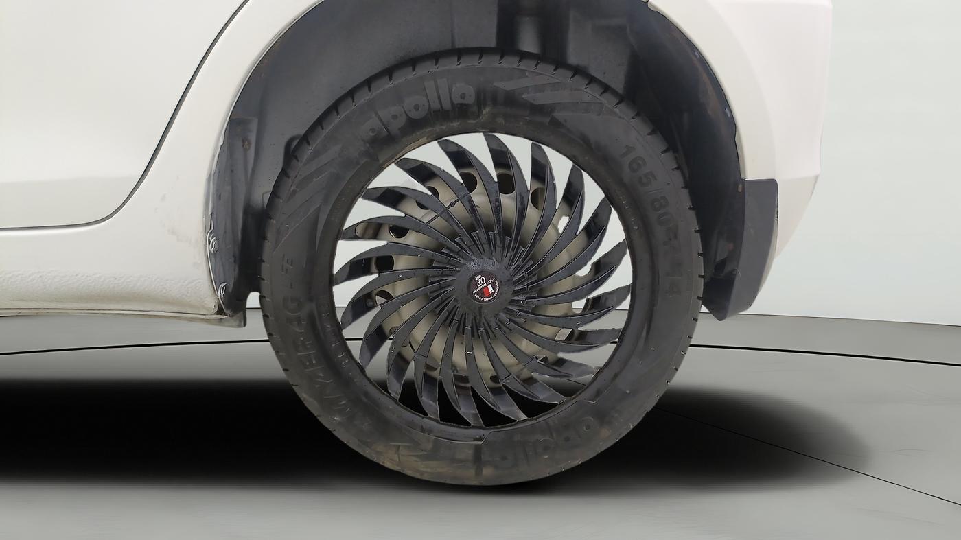2016 Maruti Swift LXI, Petrol, Manual, 1,45,376 km, Left Rear Wheel