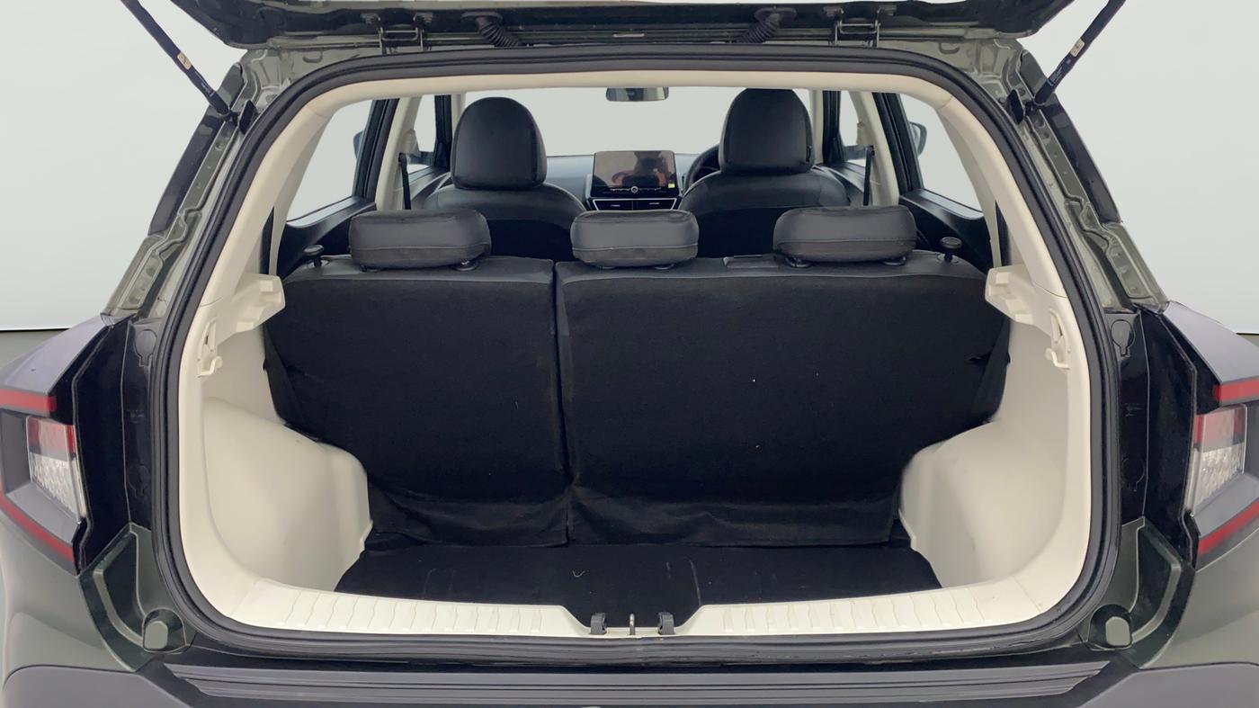 2024 Mahindra XUV 3XO AX5 1.2 L TCMPFi, Petrol, Manual, 6,533 km, Boot Open Zoomed View