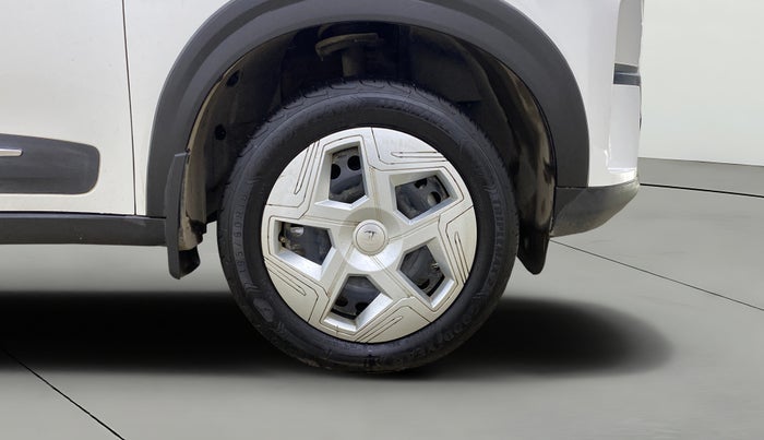 2025 Tata NEXON Smart Plus 1.2 iCNG, CNG, Manual, 5,710 km, Right Front Wheel