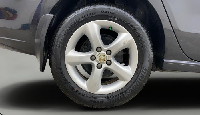 2012 Skoda Rapid ELEGANCE 1.6 MPI MT, Petrol, Manual, 1,04,264 km, Right Rear Wheel